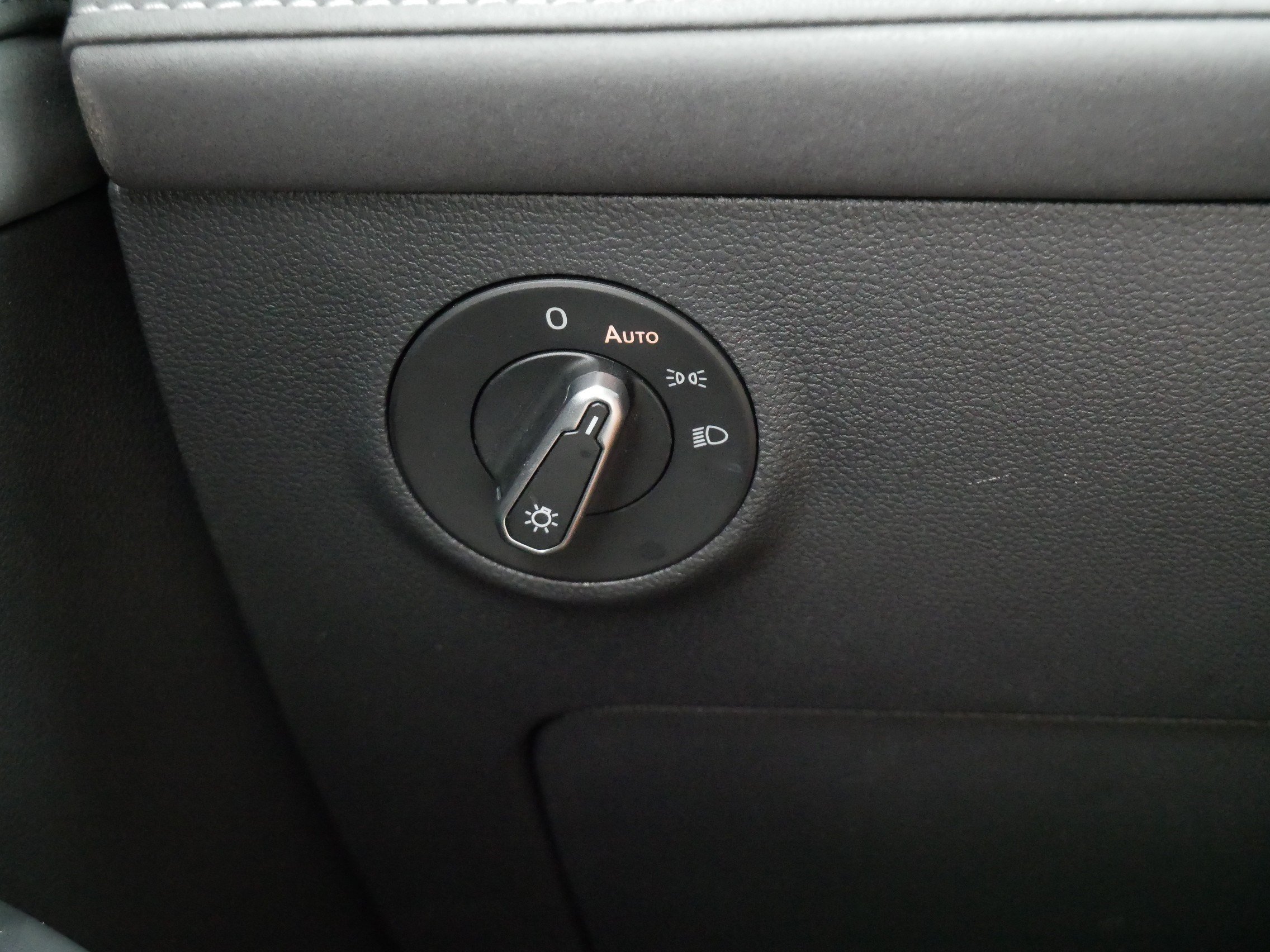 Certified 2025 Volkswagen Taos SE AWD/4WD image 27
