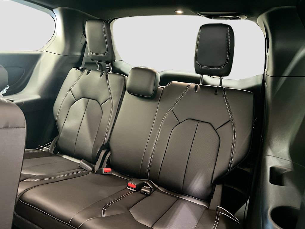 New 2026 Chrysler Pacifica Select image 13