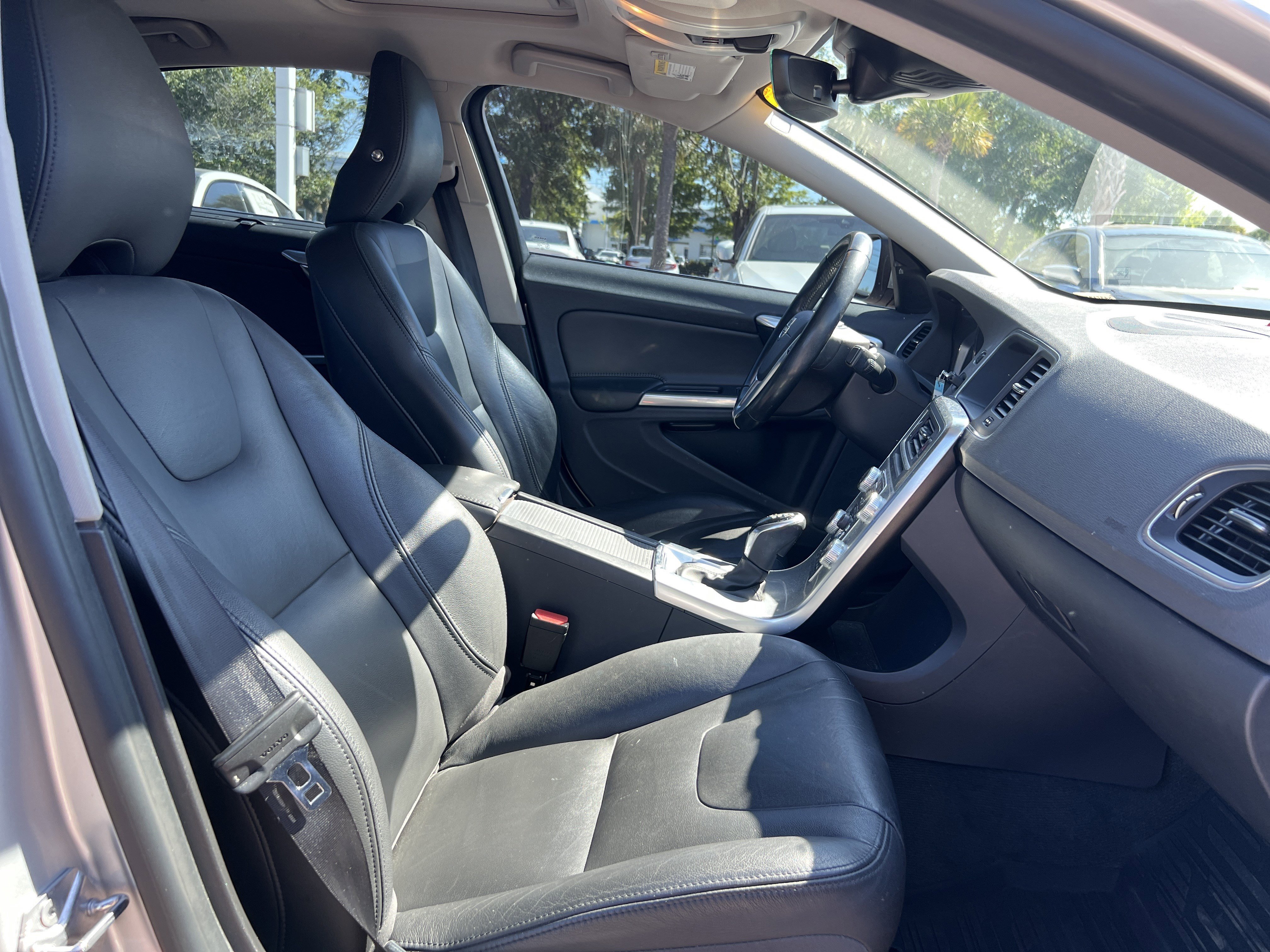 Used 2018 Volvo S60 T5 Inscription image 34