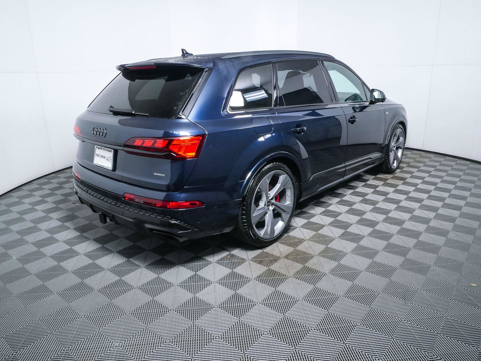 New 2026 Audi Q7 3.0T Prestige AWD/4WD image 3