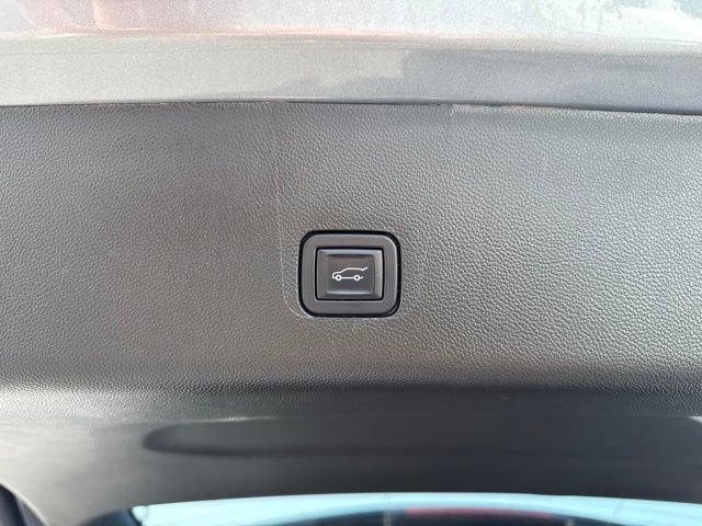 Used 2023 Chevrolet Traverse Premier AWD/4WD image 6