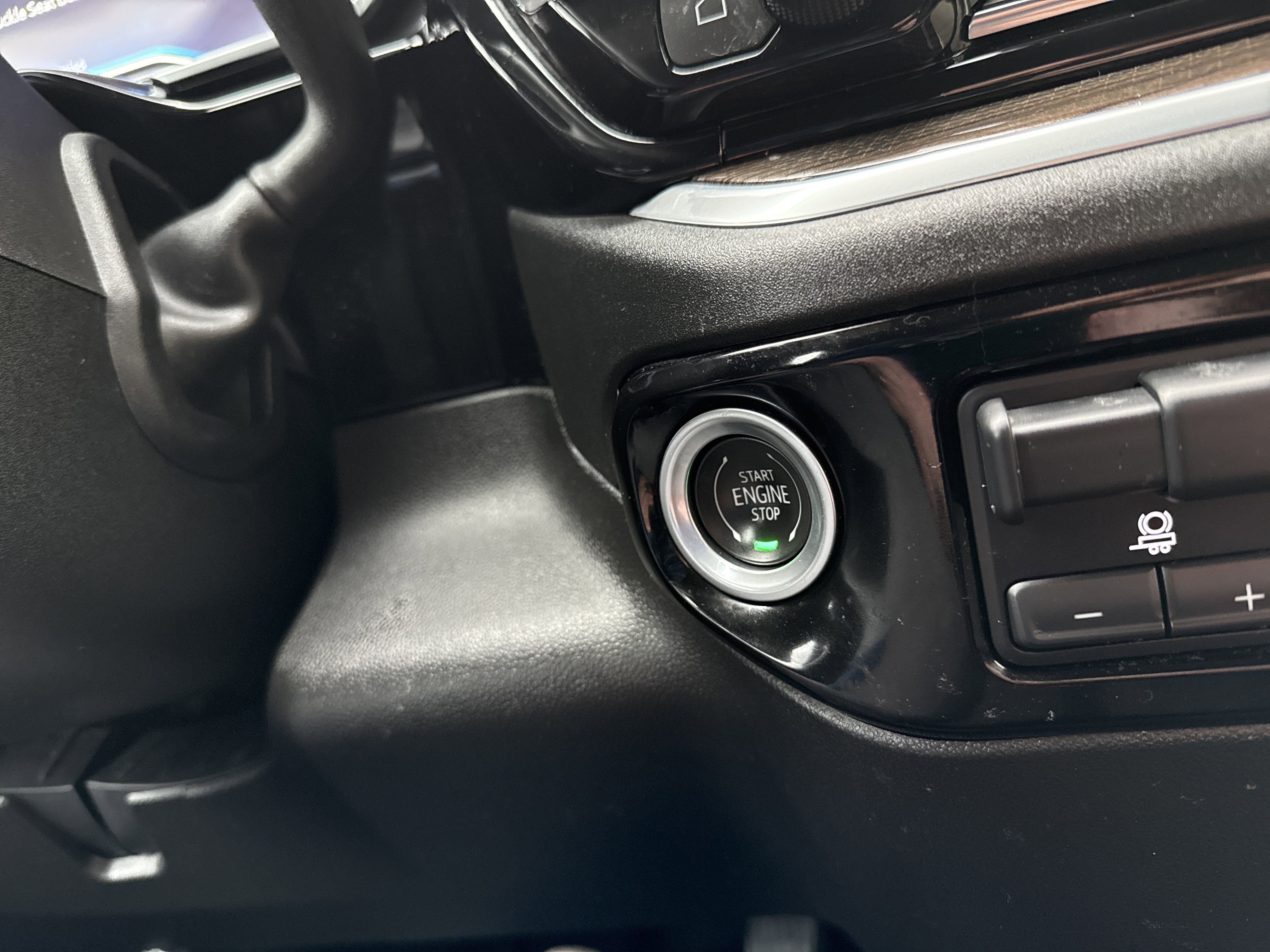 Used 2023 Chevrolet Silverado 1500 LT w/ Convenience Package II image 32