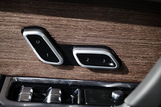 New 2025 Land Rover Range Rover Long Wheelbase SE image 21