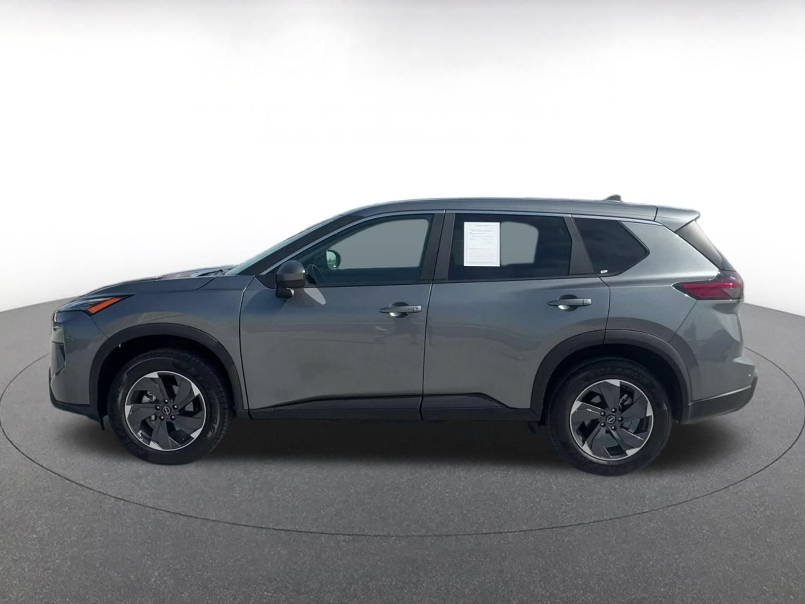 Used 2025 Nissan Rogue SV FWD image 8