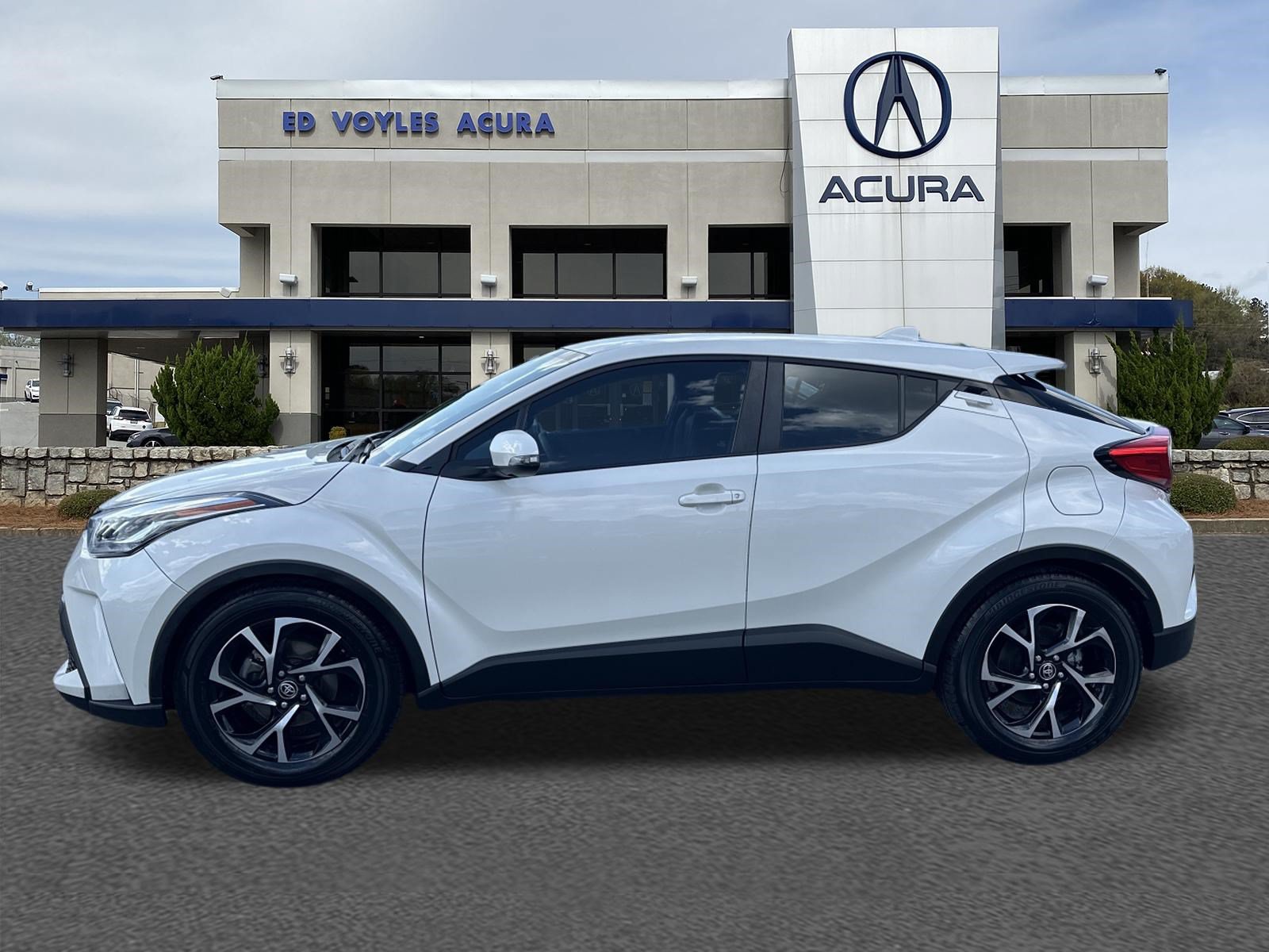 Used 2021 Toyota C-HR XLE FWD image 8