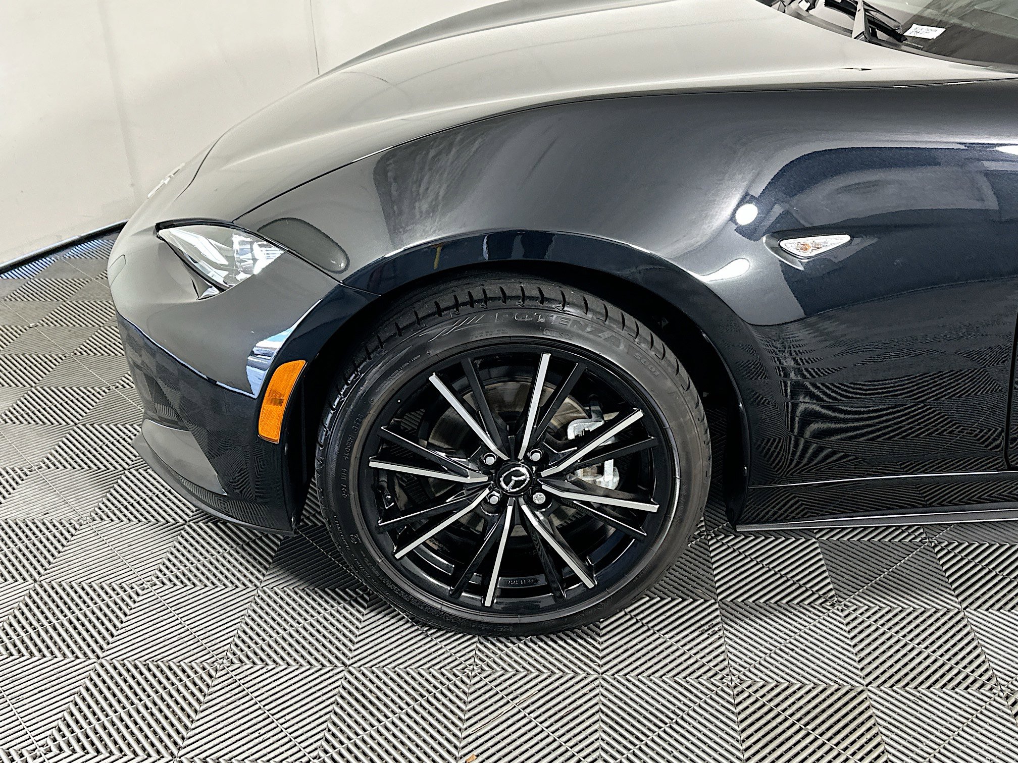 Used 2024 MAZDA MX-5 Miata Grand Touring RWD image 11