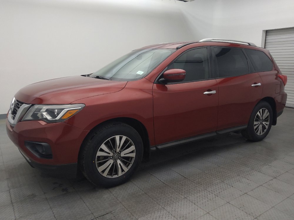 Used 2020 Nissan Pathfinder SV image 2