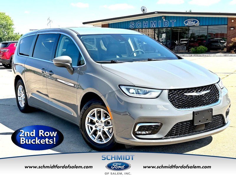 Used 2023 Chrysler Pacifica Touring-L