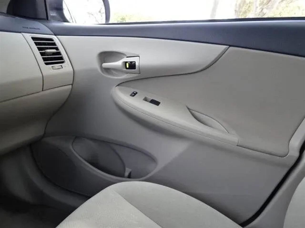 Used 2013 Toyota Corolla L image 40