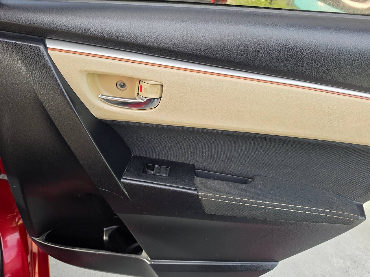 Used 2014 Toyota Corolla LE FWD image 24