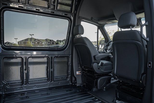 Used 2024 Mercedes-Benz Sprinter 3500 image 33