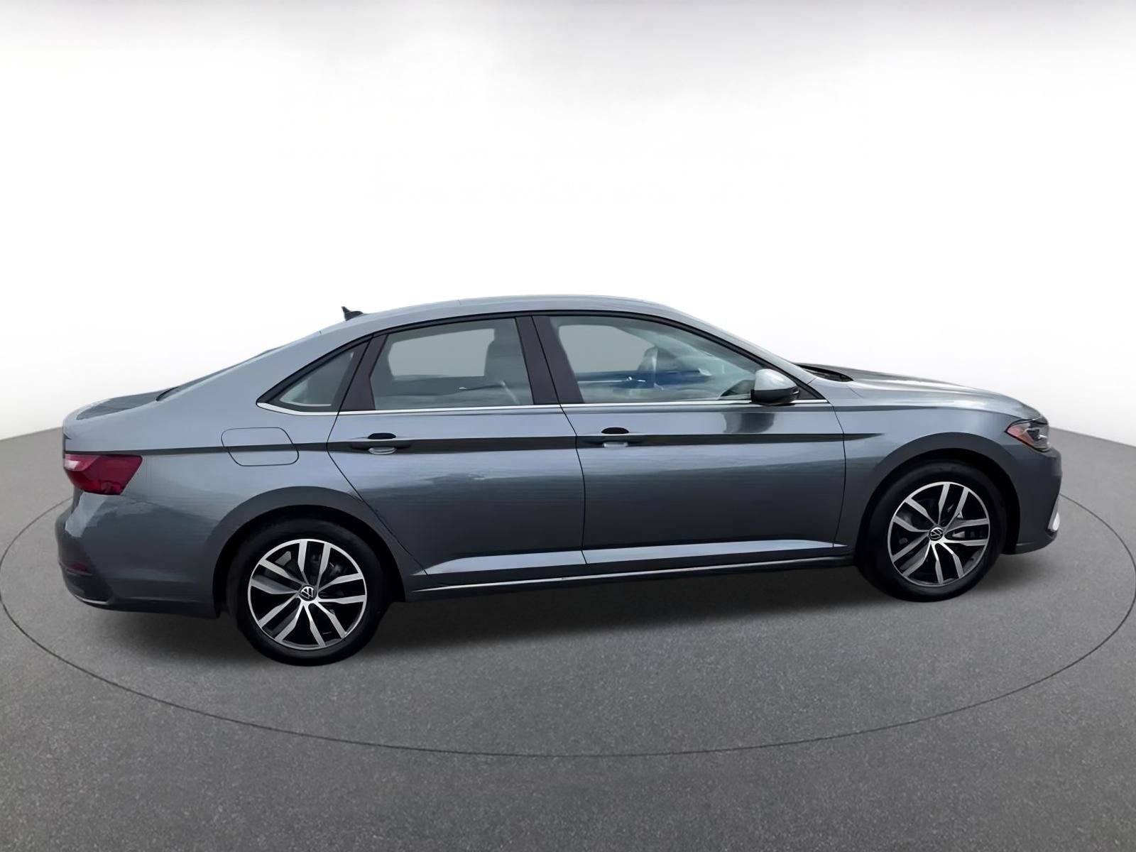 Used 2025 Volkswagen Jetta SE image 16