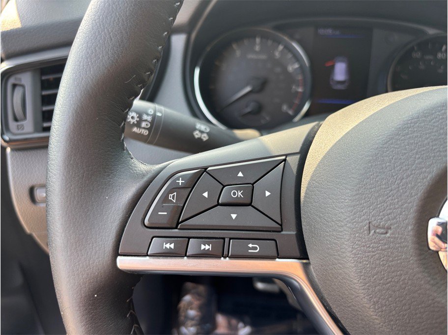 Used 2020 Nissan Rogue SV w/ Premium Package FWD image 25