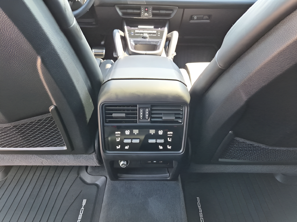 Used 2025 Porsche Cayenne S AWD/4WD image 31