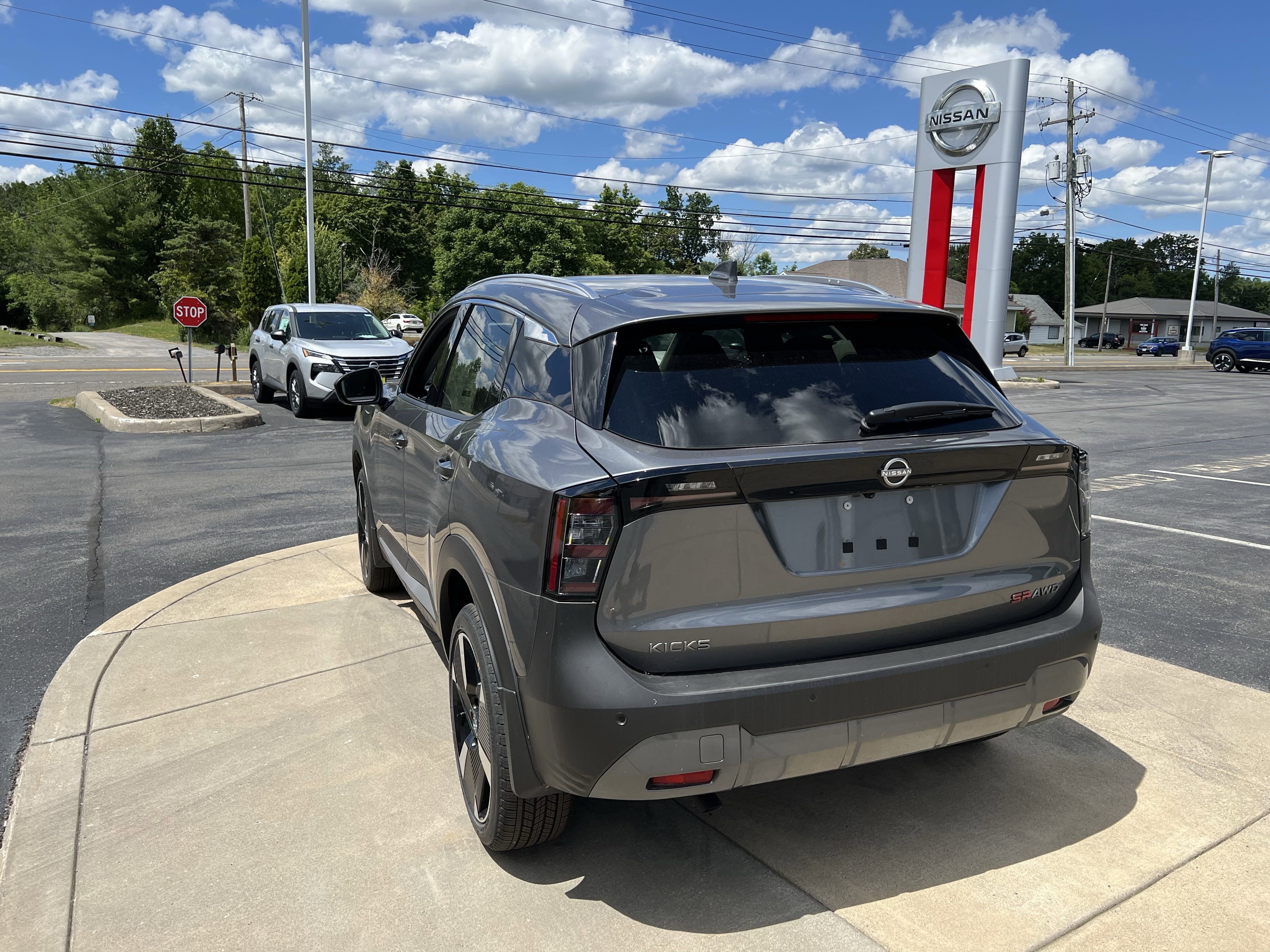 New 2025 Nissan Kicks SR image 7