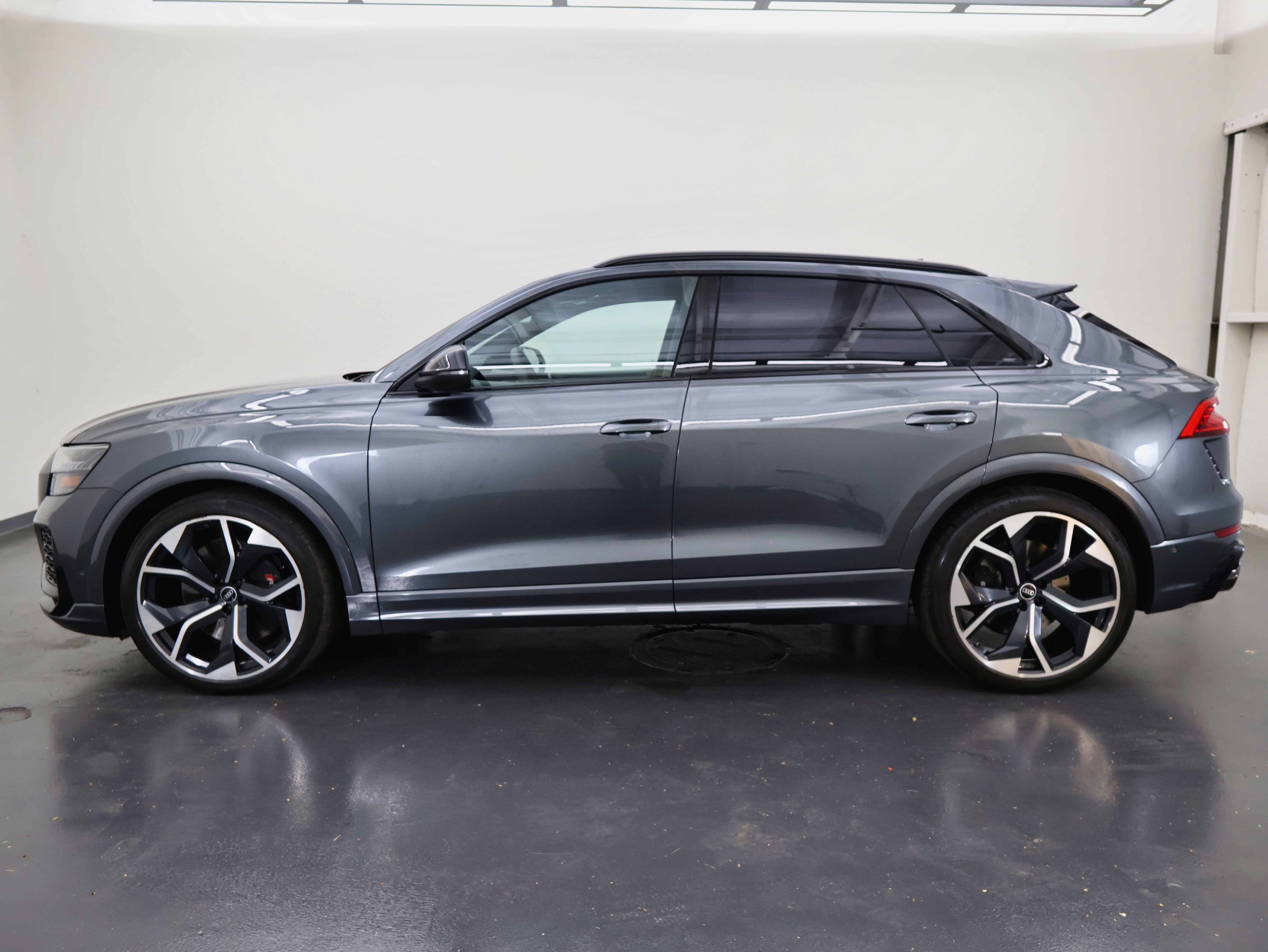 Used 2022 Audi RS Q8 w/ Black Optic Package image 6