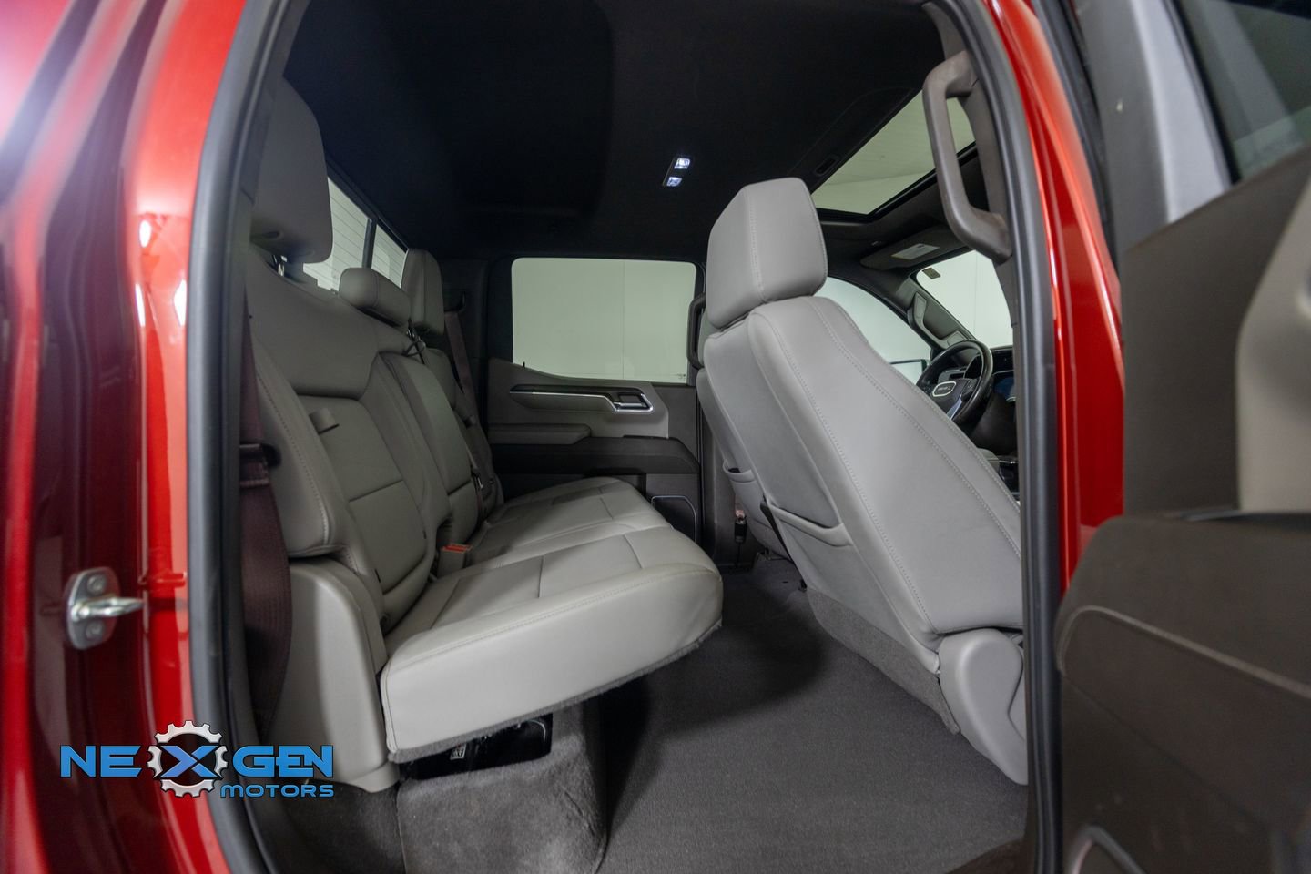 Used 2023 GMC Sierra 1500 SLT AWD/4WD image 35