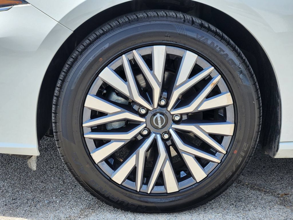 Used 2025 Nissan Altima 2.5 SV FWD image 10