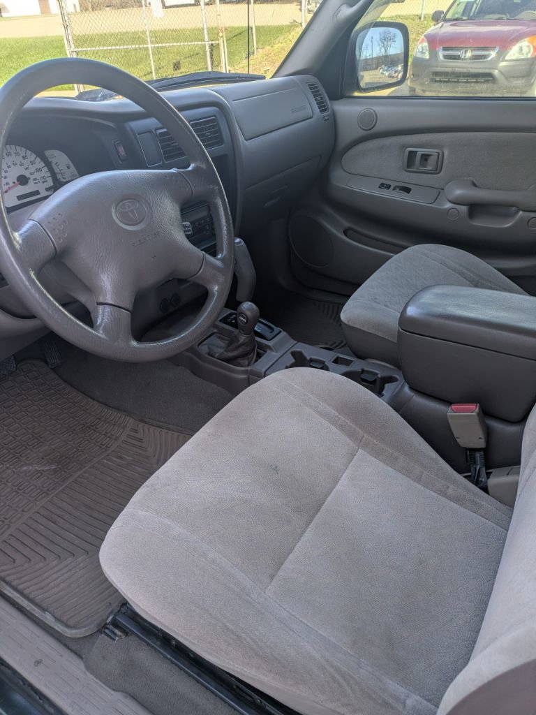 Used 2002 Toyota Tacoma w/ SR5 Package image 10