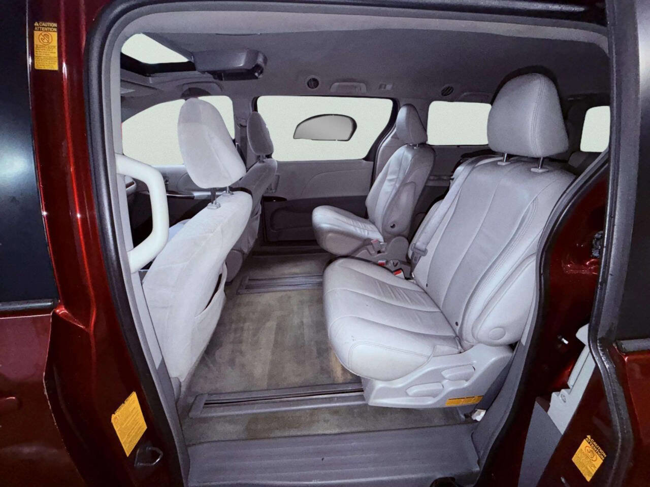 Used 2013 Toyota Sienna XLE image 19