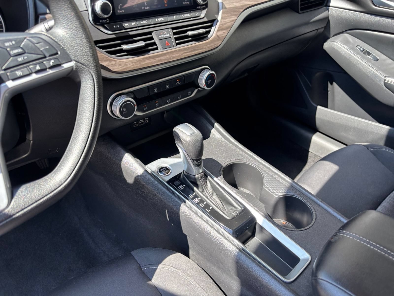 Used 2025 Nissan Altima 2.5 SV FWD image 41
