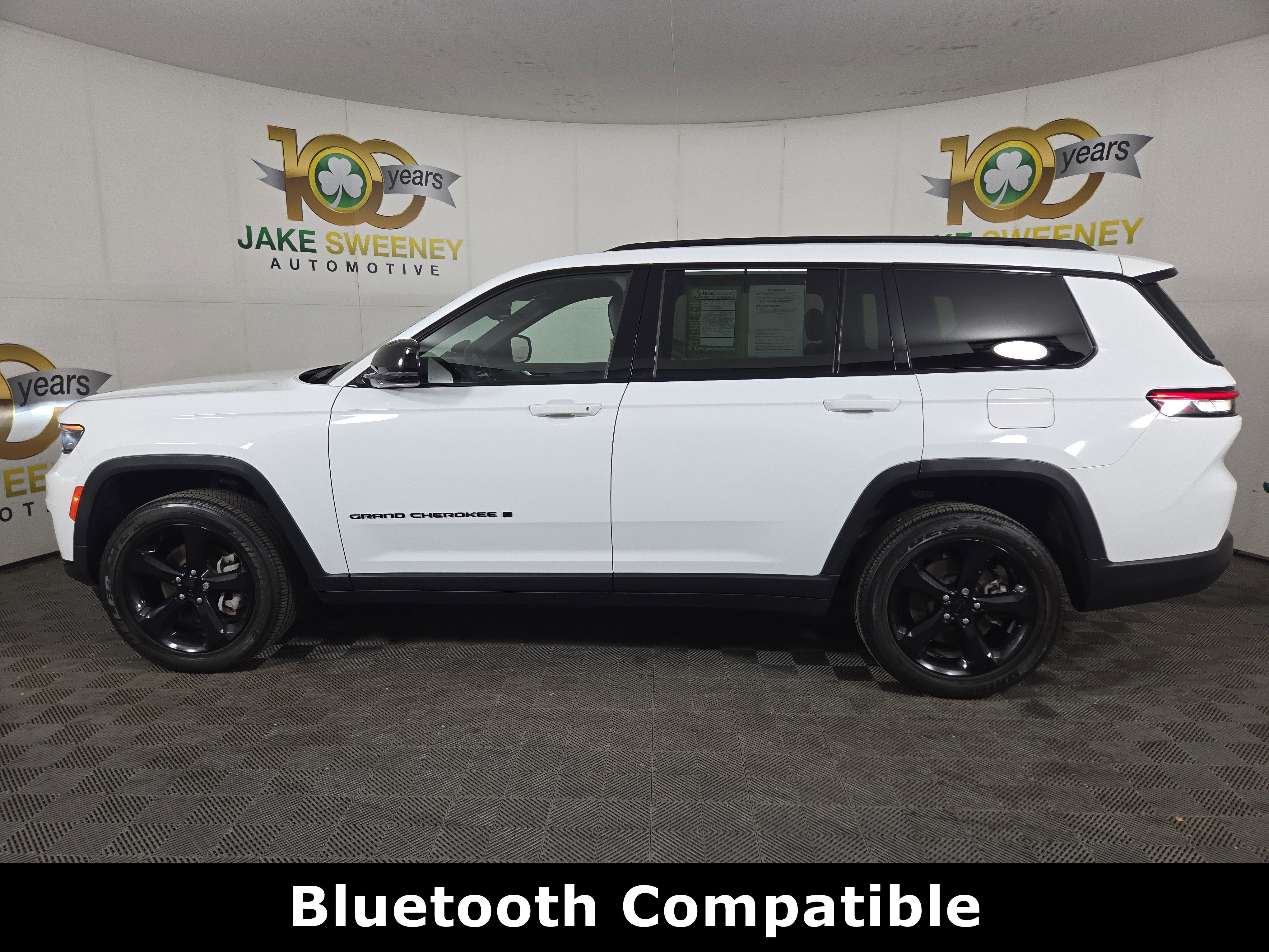 Used 2023 Jeep Grand Cherokee L Laredo image 4