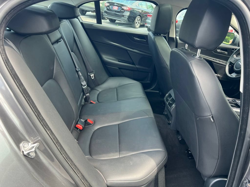 Used 2018 Jaguar XE Premium AWD/4WD image 27