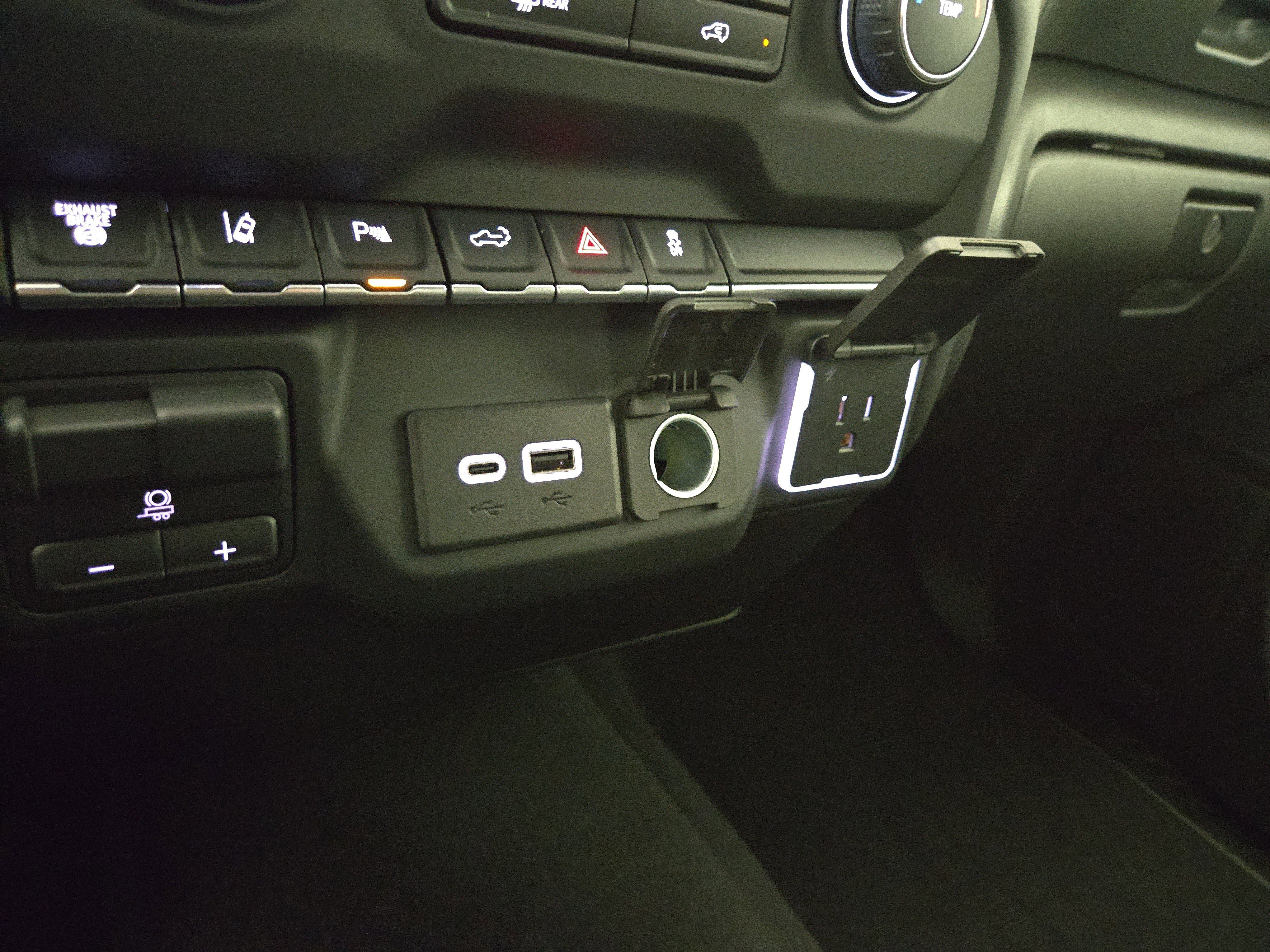 Used 2024 Chevrolet Silverado 2500 Custom w/ Custom Value Package image 25