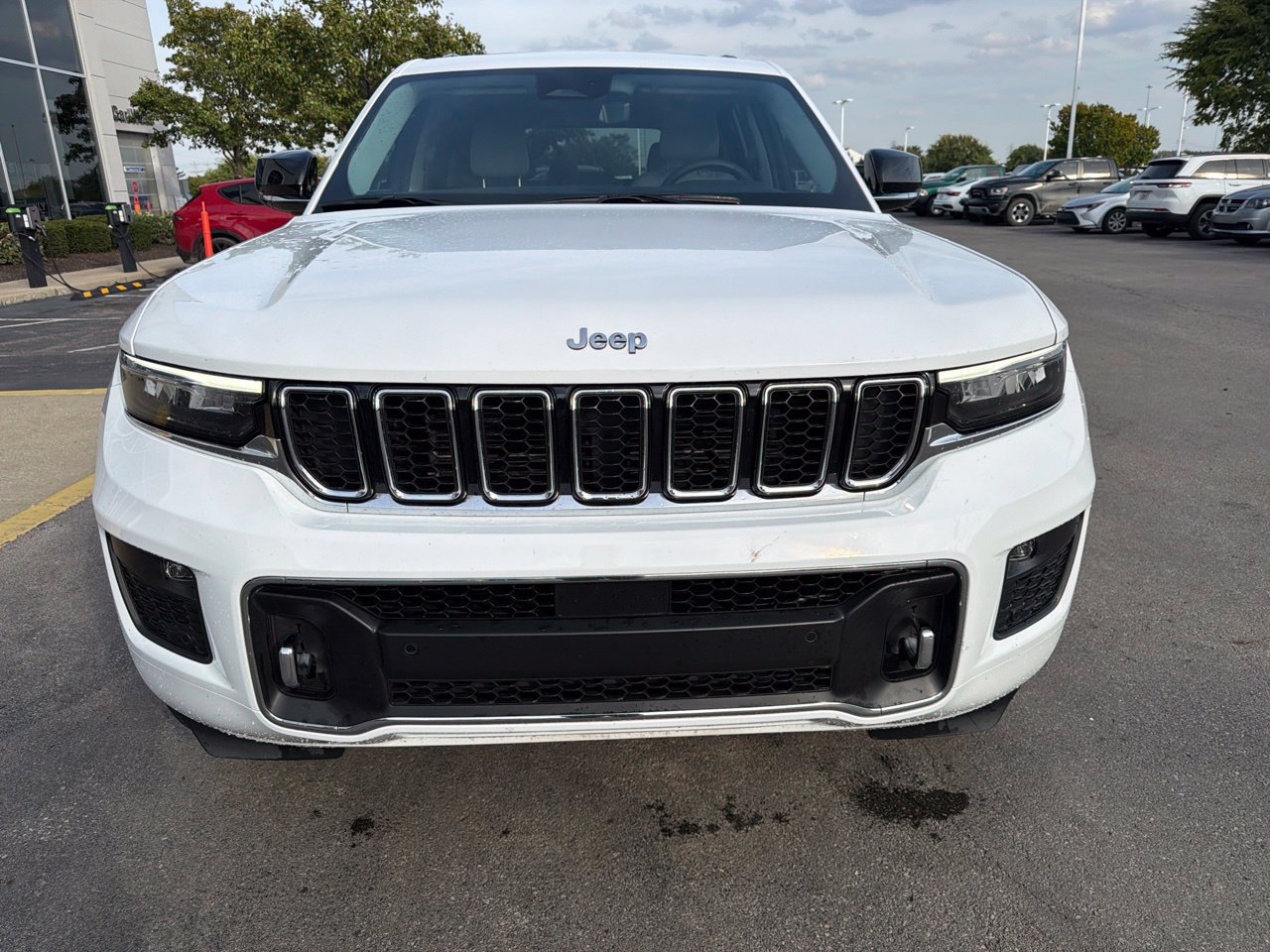 Used 2023 Jeep Grand Cherokee Overland w/ Luxury Tech Group IV AWD/4WD image 2