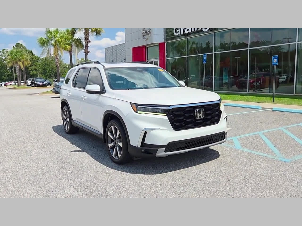 Used 2025 Honda Pilot Elite image 17