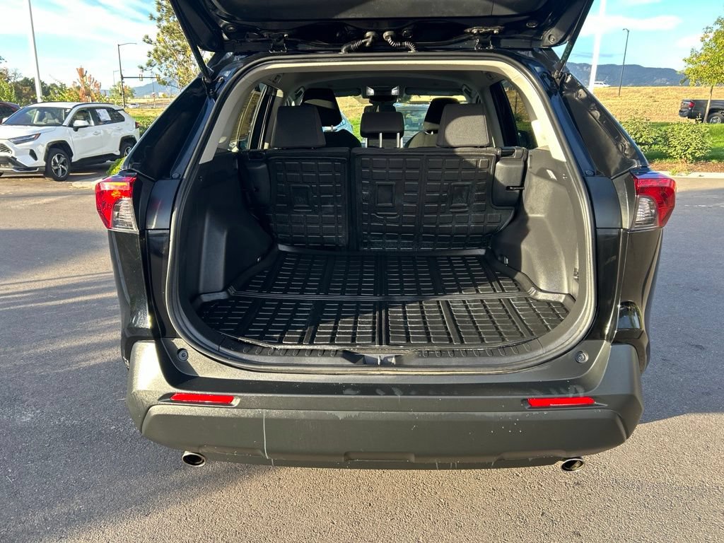 Used 2023 Toyota RAV4 LE AWD/4WD image 17