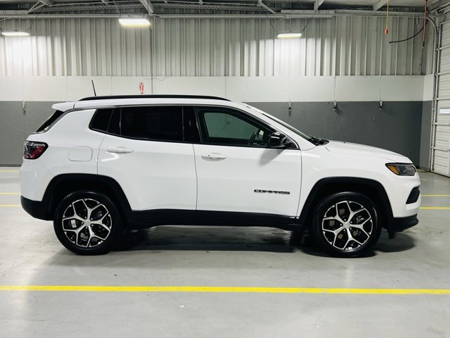 Used 2024 Jeep Compass Latitude image 18