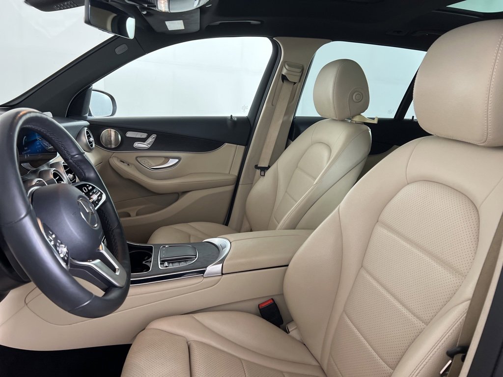 Used 2021 Mercedes-Benz GLC 300 4MATIC image 2