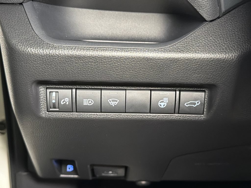 Used 2022 Toyota RAV4 XLE Premium AWD/4WD image 22