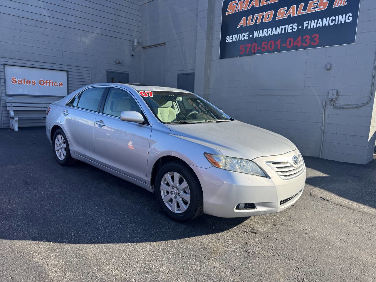 Used 2007 Toyota Camry XLE FWD image 1