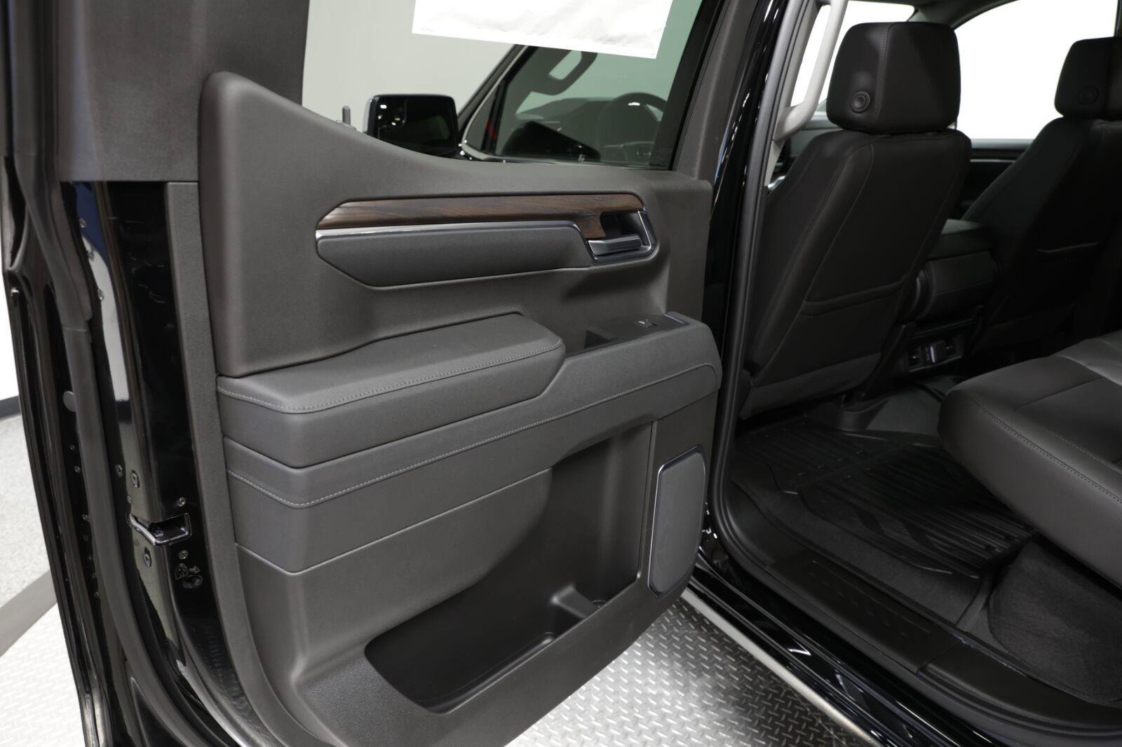 New 2026 GMC Sierra 1500 SLT AWD/4WD image 25