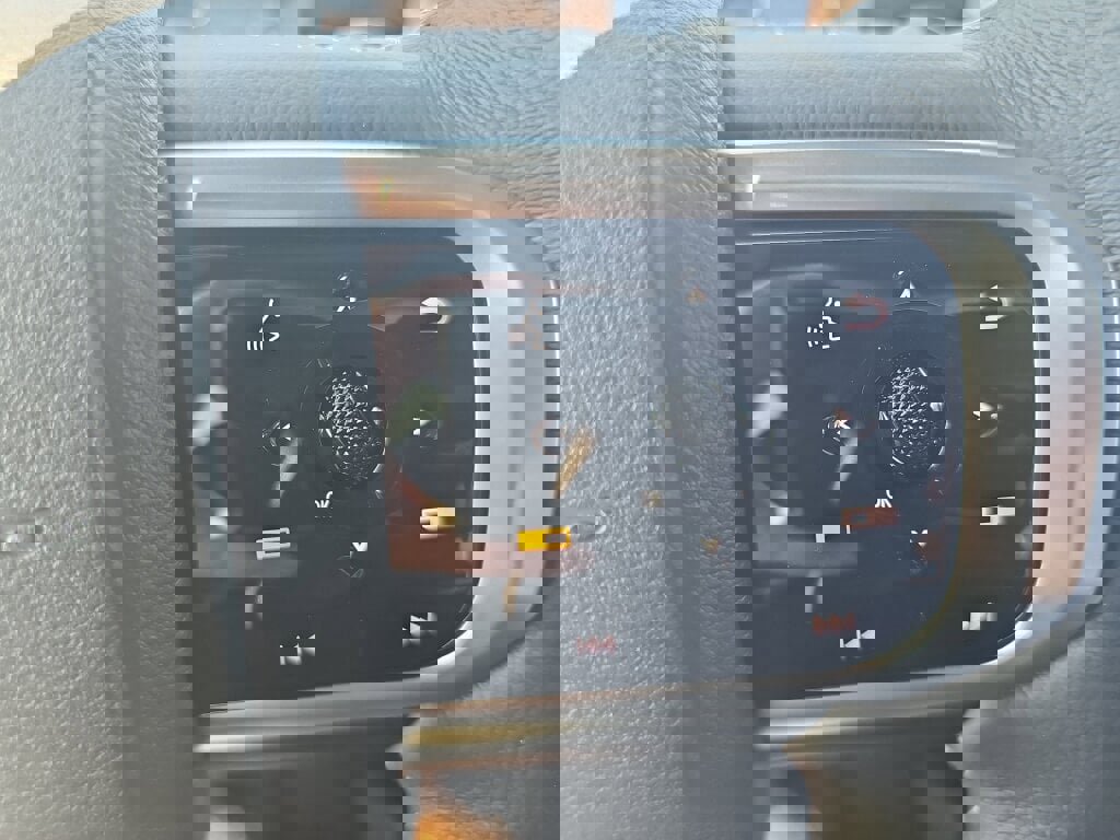 New 2026 Nissan Armada SL w/ Captain's Chari Seat Package image 11