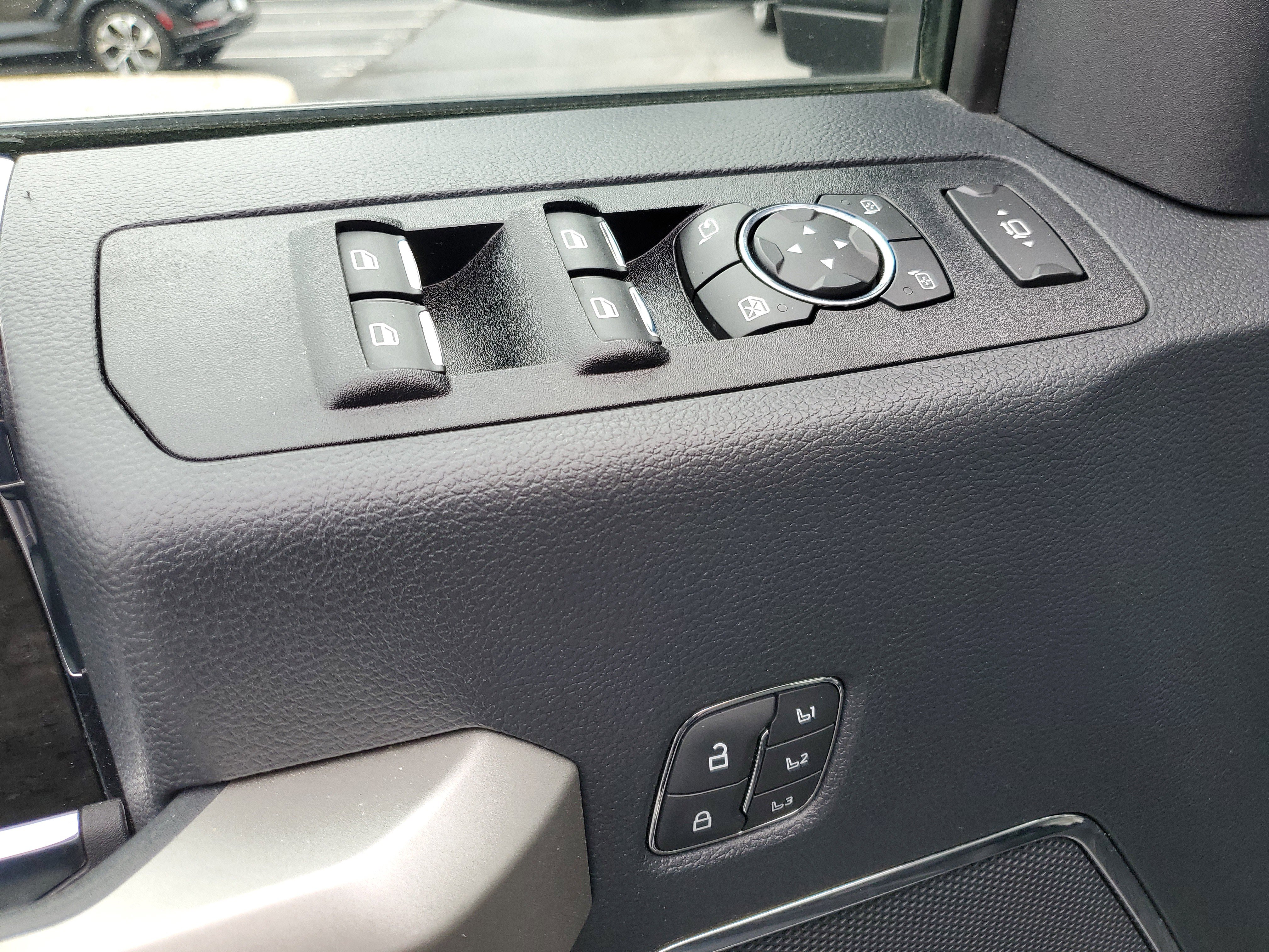 Used 2022 Ford F350 Lariat w/ Black Appearance Package AWD/4WD image 22