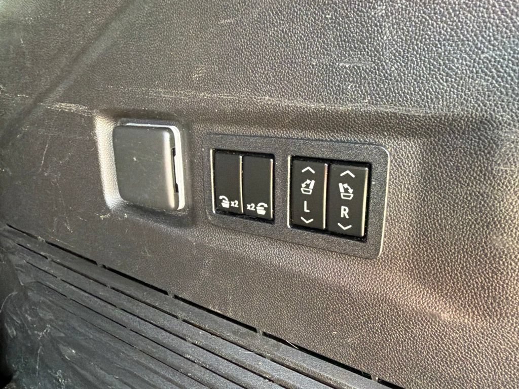 Used 2021 GMC Yukon Denali AWD/4WD image 14