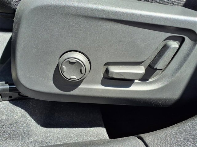 Used 2023 Volvo XC40 B5 Plus w/ Protection Package Premier image 17