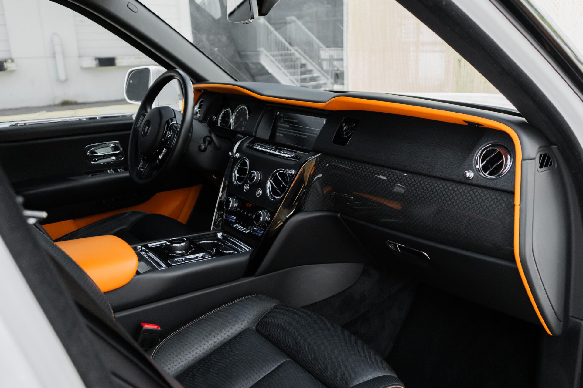Used 2022 Rolls-Royce Cullinan Black Badge w/ Dark Exterior Package AWD/4WD image 13