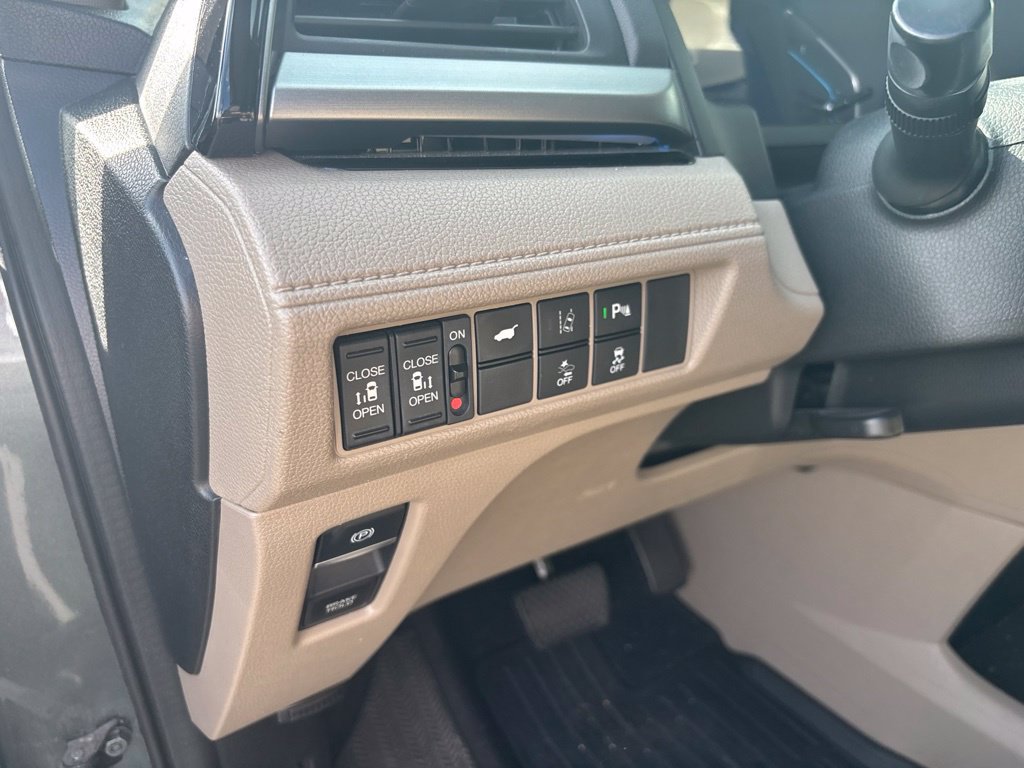 Used 2018 Honda Odyssey Elite image 6