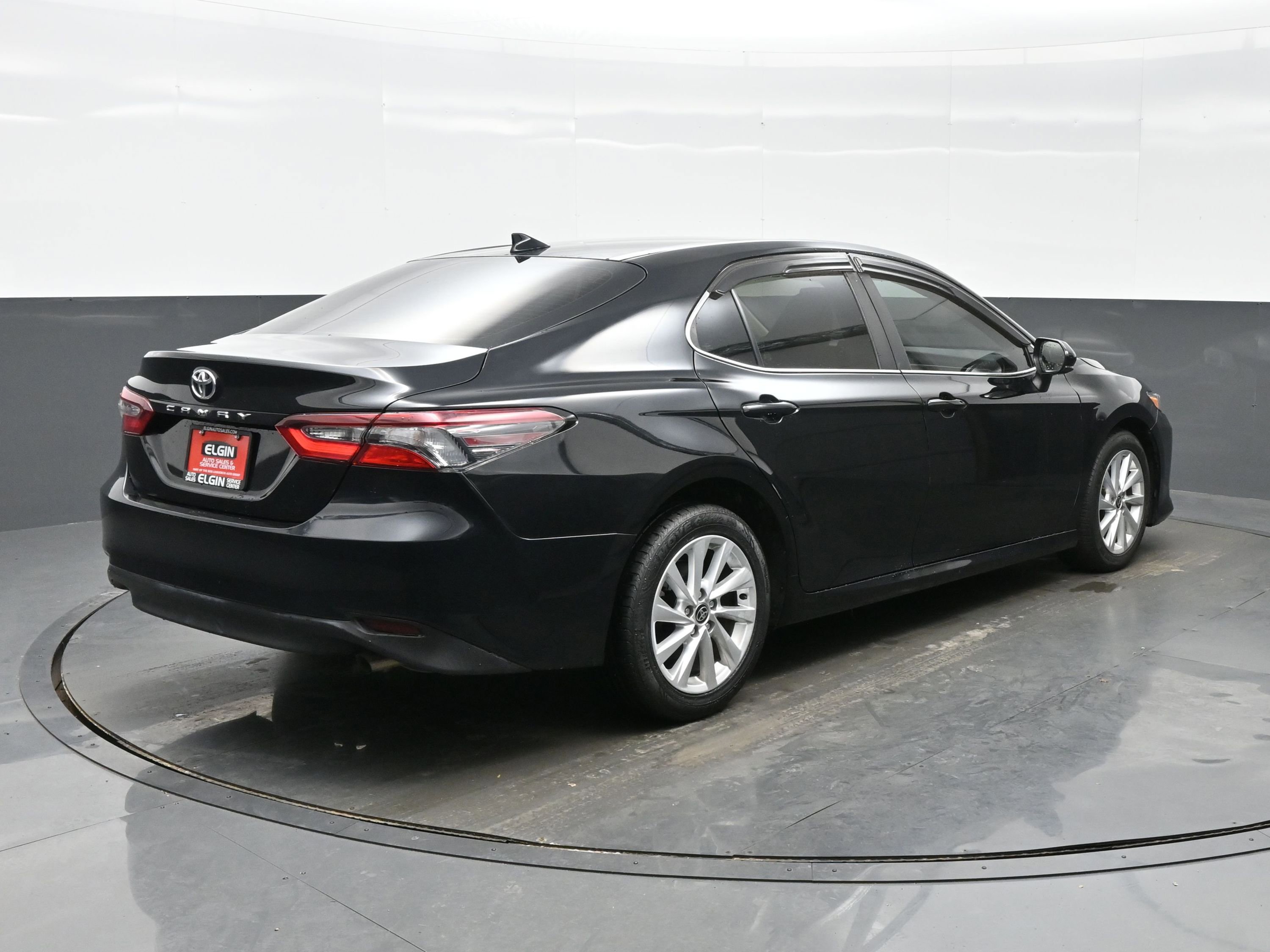 Used 2021 Toyota Camry LE image 6