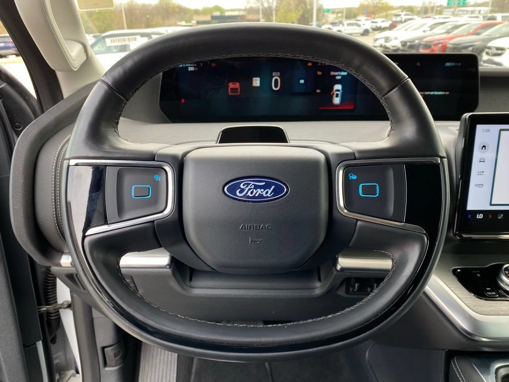Used 2025 Ford Expedition Platinum AWD/4WD image 13