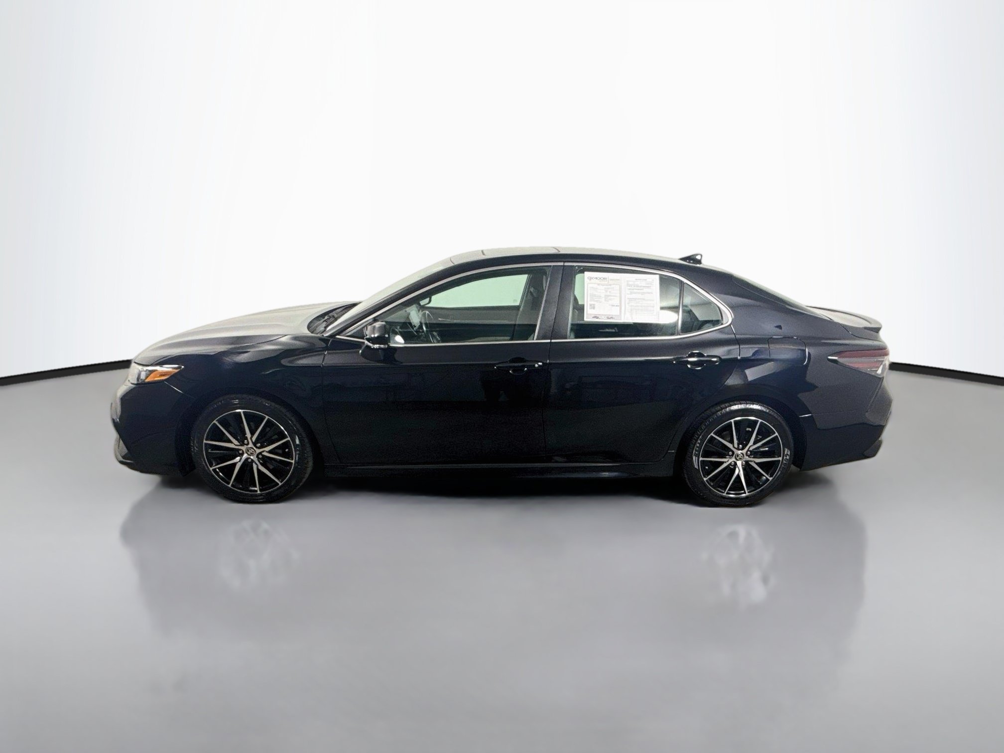 Used 2021 Toyota Camry SE FWD image 4
