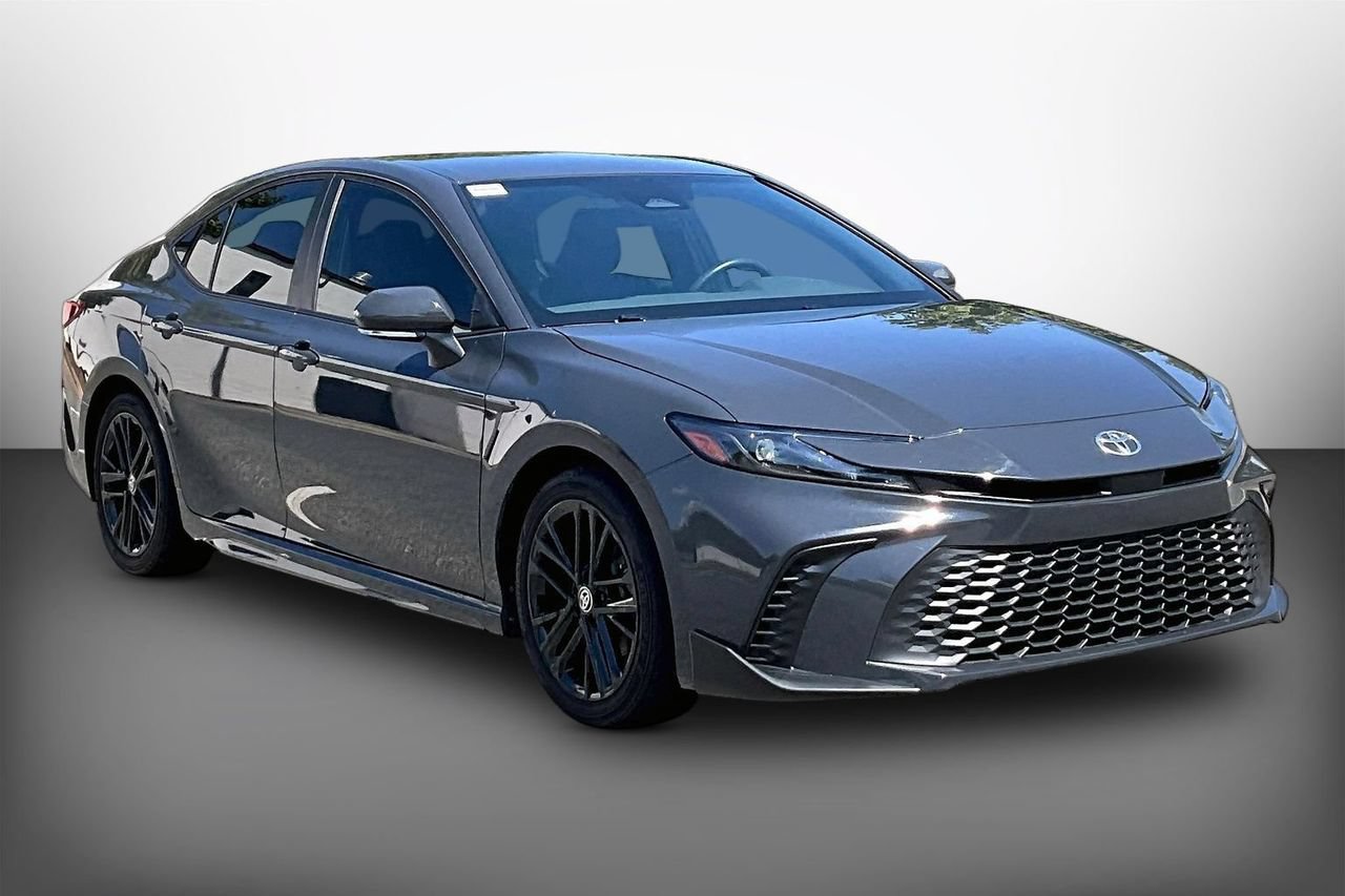 Used 2025 Toyota Camry SE FWD image 1