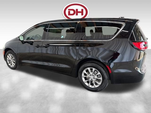 New 2026 Chrysler Pacifica Select image 5