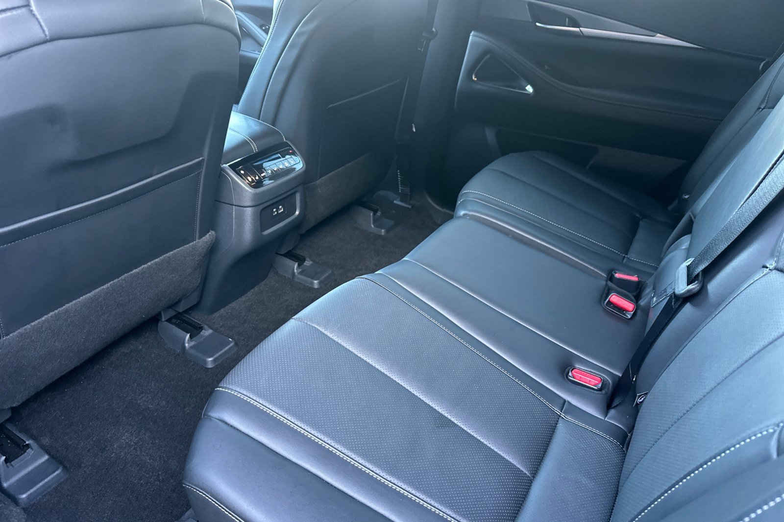 Certified 2025 INFINITI QX60 Luxe w/ Black Edition image 15