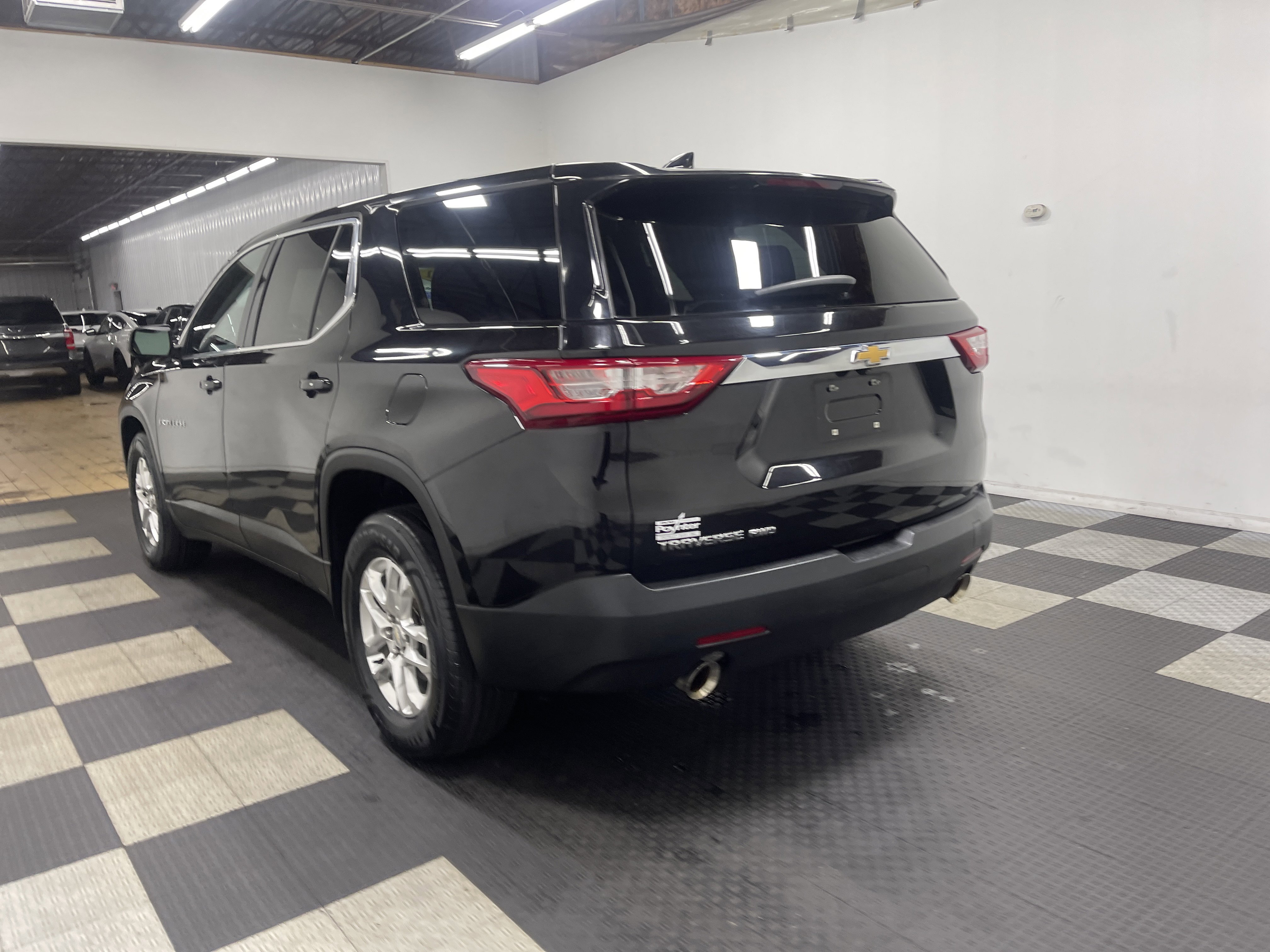 Used 2021 Chevrolet Traverse LS AWD/4WD image 2