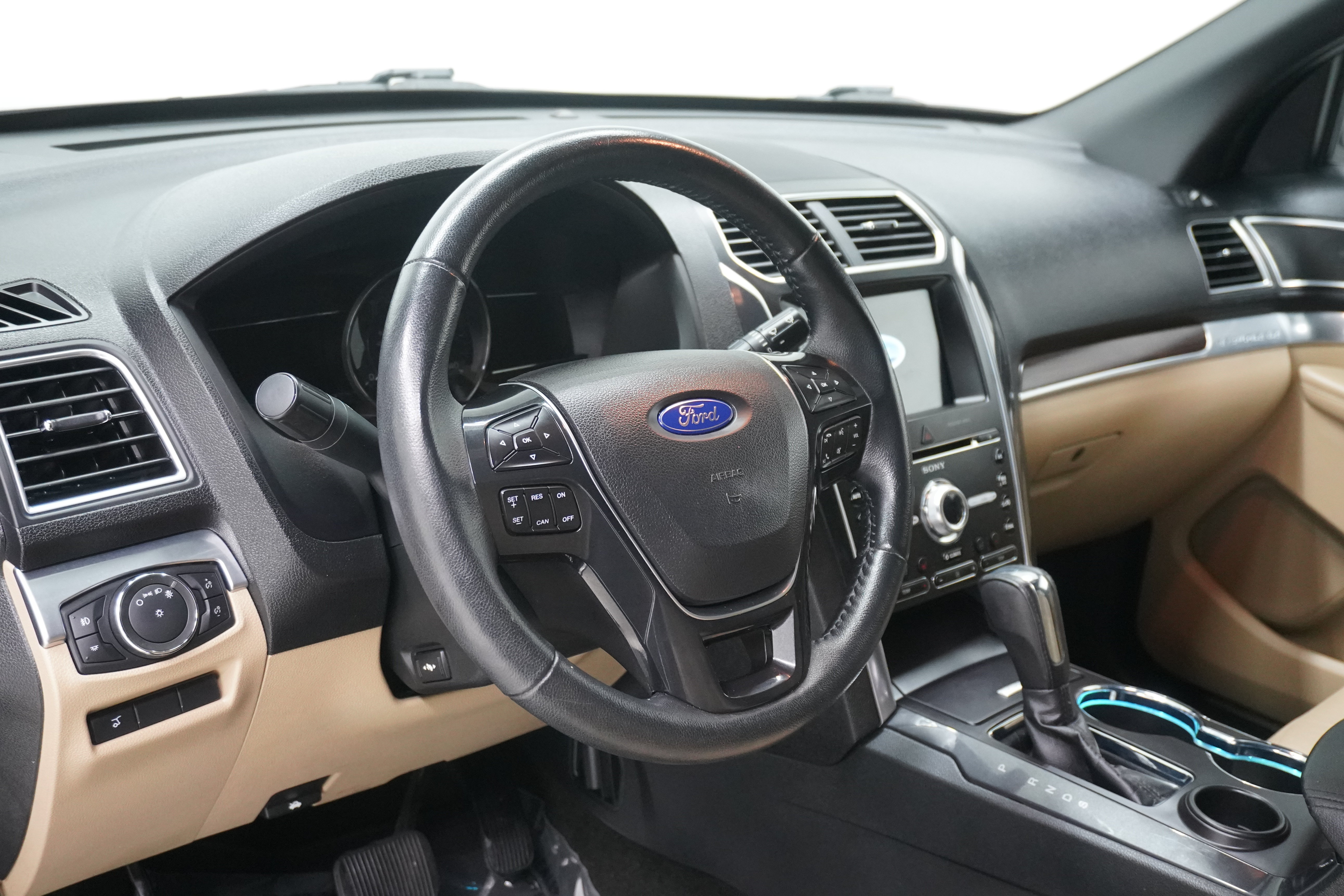 Used 2017 Ford Explorer Limited FWD image 10